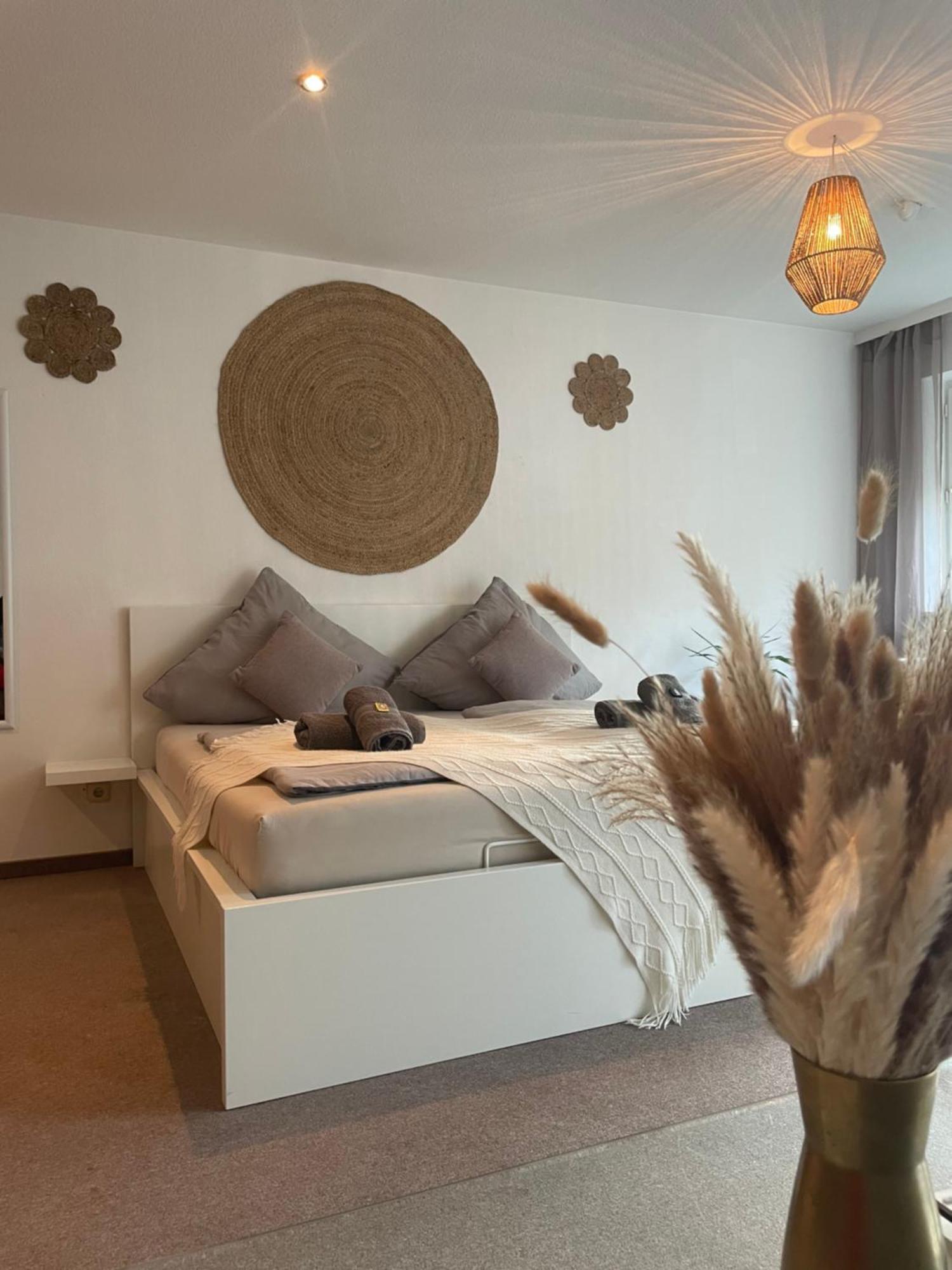 Kingsize Bett Boho Apartment Mit Tiefgarage Naehe Salzburg Фрайлассинг Экстерьер фото
