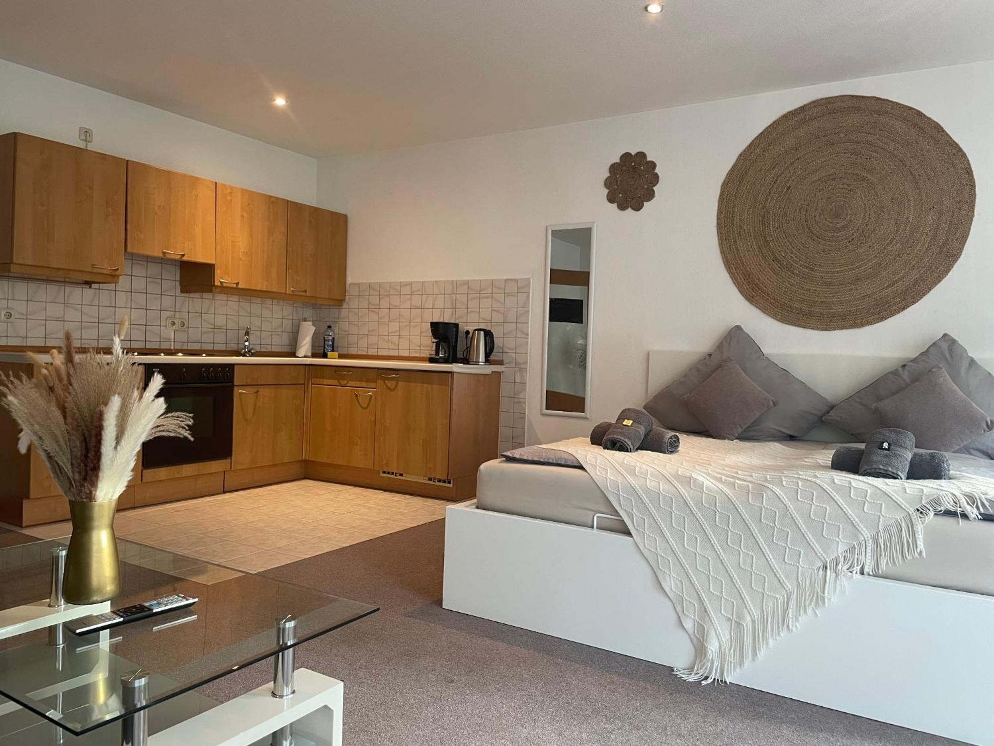 Kingsize Bett Boho Apartment Mit Tiefgarage Naehe Salzburg Фрайлассинг Экстерьер фото